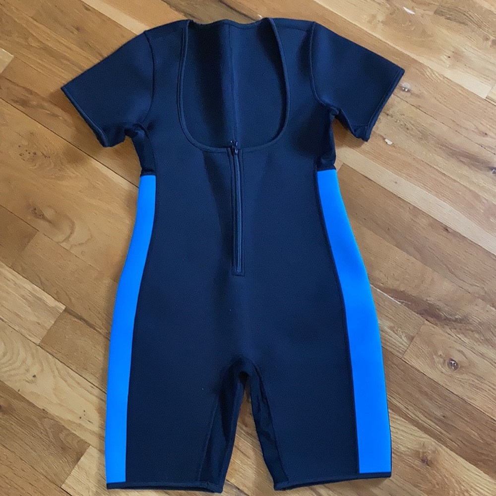 Wet suit - short sleeves and short length - size Medium